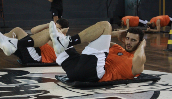 HOY / A la sombra de malos manejos, arranca el Metropolitano de Baloncesto