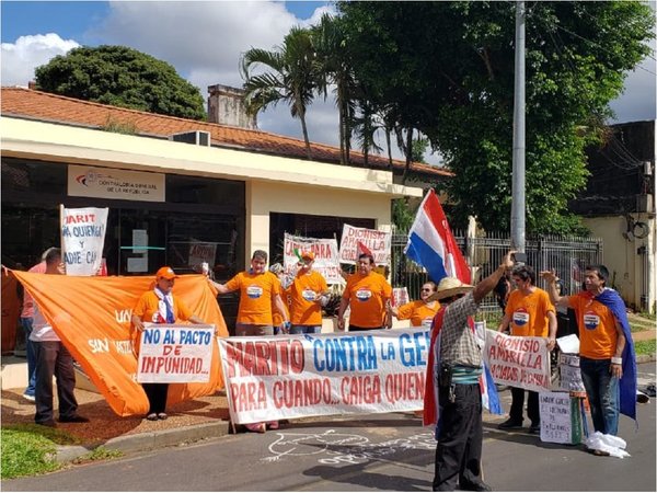 Escraches frente a la Contraloría en repudio al "pacto de impunidad"