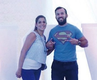 Iván no puede ni acercarse a su ex esposa