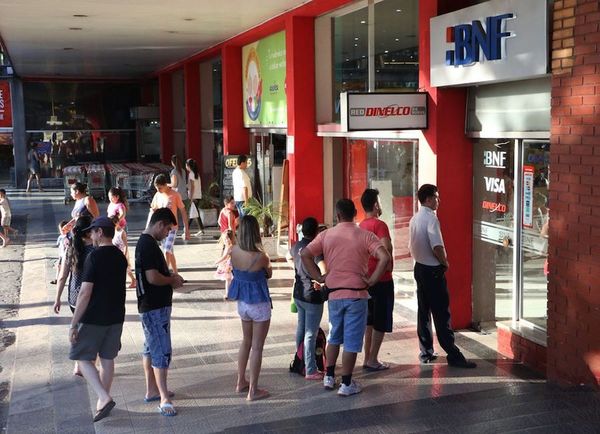 Disconformidad por 400 policías en supermercados