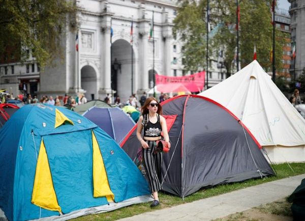 Manifestantes paran bloqueos en Londres