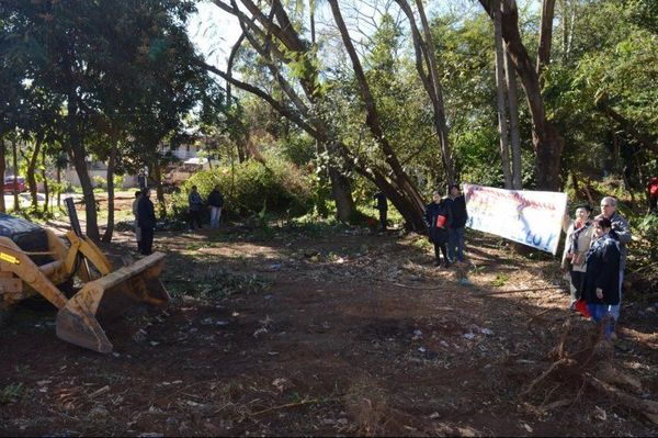 Excesivo número de policías para limpiar predio en Itauguá - Nacionales - ABC Color