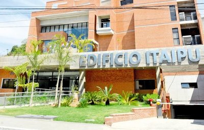 Itaipú destinará cerca de US$ 100.000 a uniformes - Edicion Impresa - ABC Color
