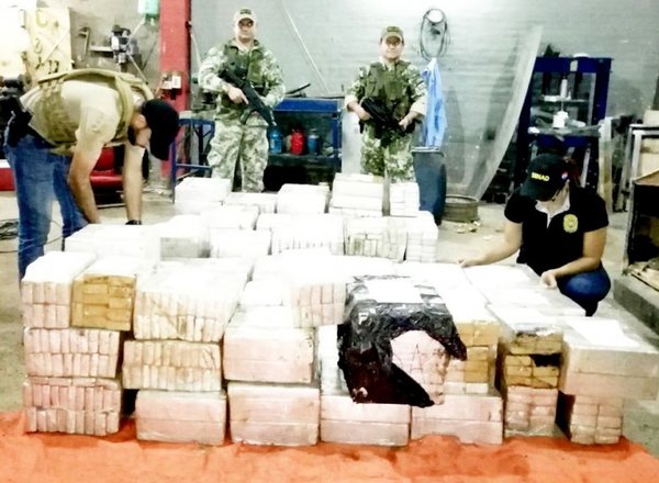 Incautan 1.135 kilos de marihuana en M.R.A. - Edicion Impresa - ABC Color