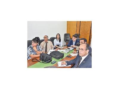 Cubanos  verifican frigoríficos para renovar  habilitación
