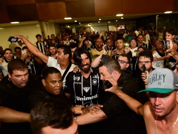 'Loco' Abreu será entrenador de un equipo en el que fue campeón