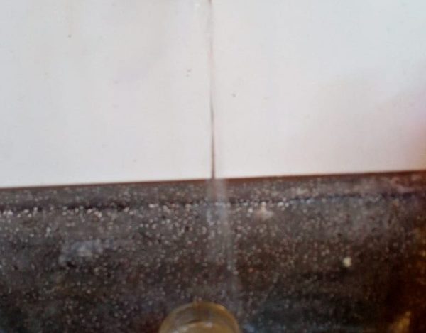 MERS sigue distribuyendo agua sucia a usuarios