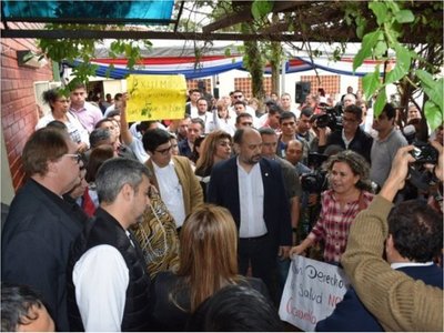 Marito se rió de una edil que lo escrachó