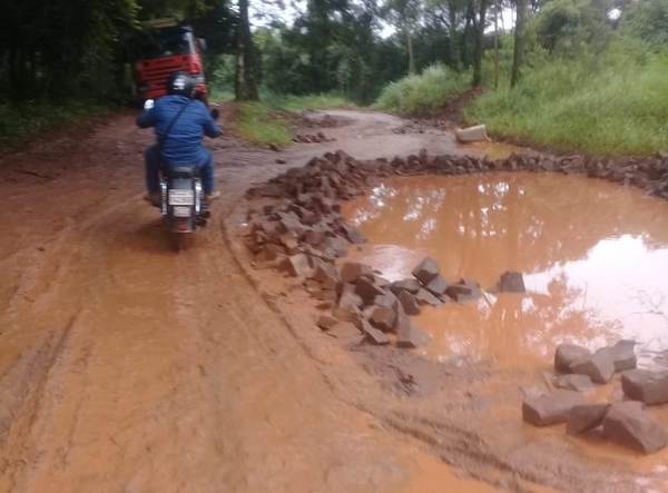 Empresa ligada a los Zacarías dejó sin asfalto a vecinos del Km 12 Monday
