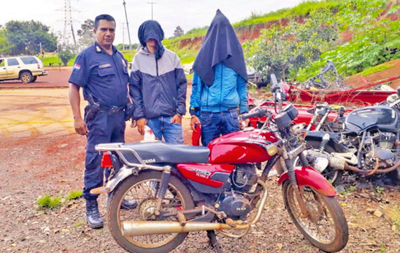 Motochorros sufren accidente tras asaltar a una vendedora de comidas | Diario Vanguardia 07