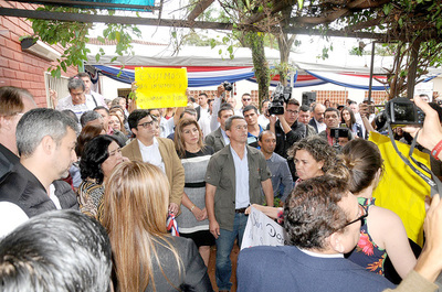 Encaran al Presidente para pedir insumos y más médicos para el Hospital Regional