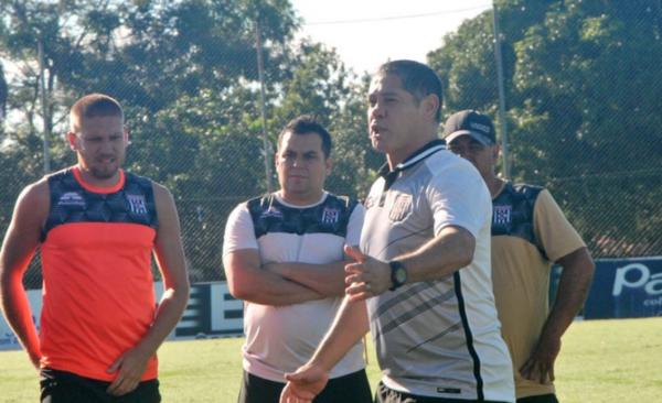 HOY / Pablo Caballero toma las riendas del Deportivo Santaní