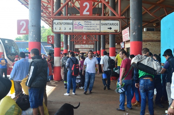 Unas 17 mil personas pasaron por Terminal de Cnel. Oviedo - ADN Paraguayo