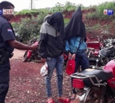 Motochorros fueron capturados tras chocar contra un bus - Paraguay.com