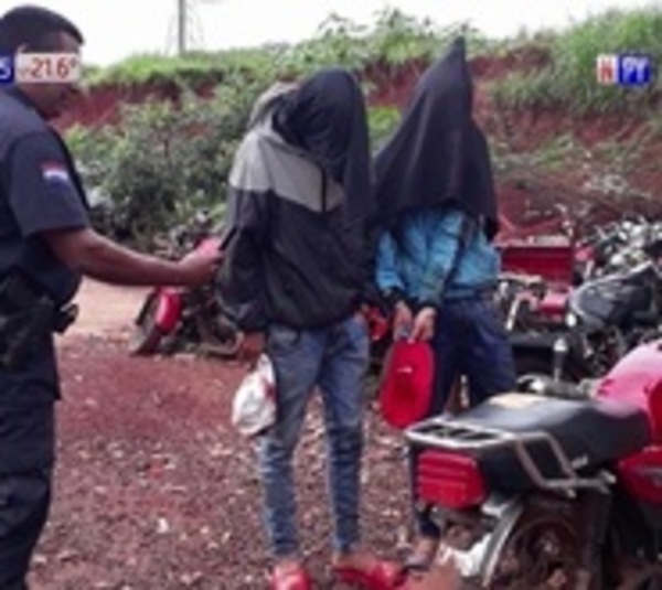 Motochorros fueron capturados tras chocar contra un bus - Paraguay.com