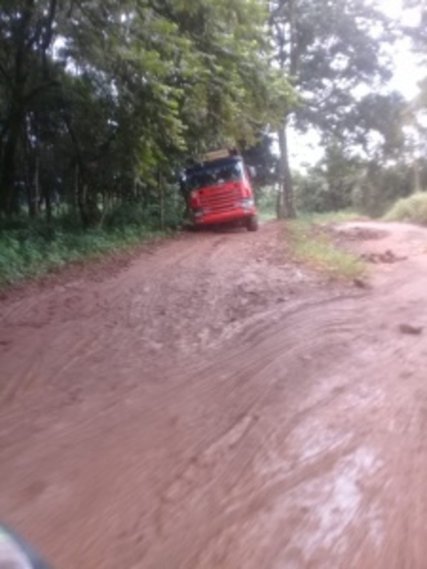 Vecinos castigados por mal estado de calle en km 12 Monday - ADN Paraguayo