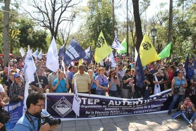Docentes accederán a aumento salarial