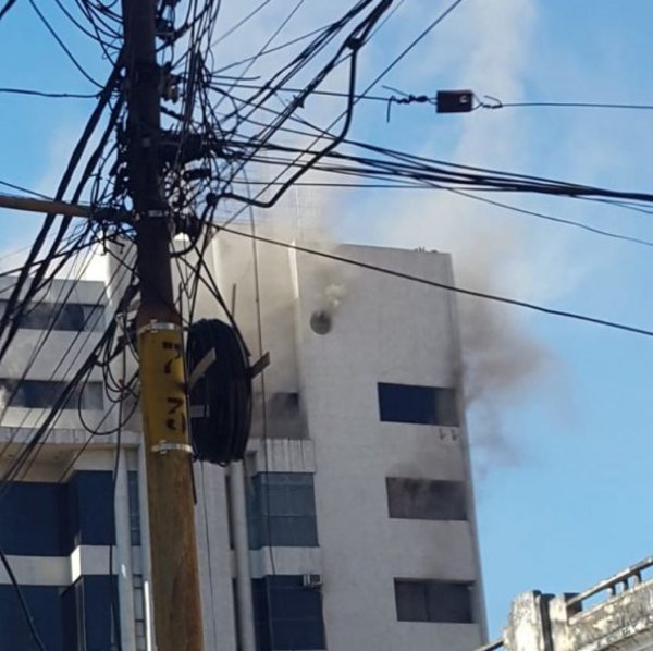 Bomberos controlan principio de incendio en edificio capitalino - ADN Paraguayo