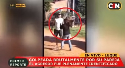 Ordenan detención de hombre grabado golpeando a su pareja