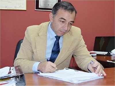 Fúster pide sanción para fiscal que liberó carga retenida de cigarrillos