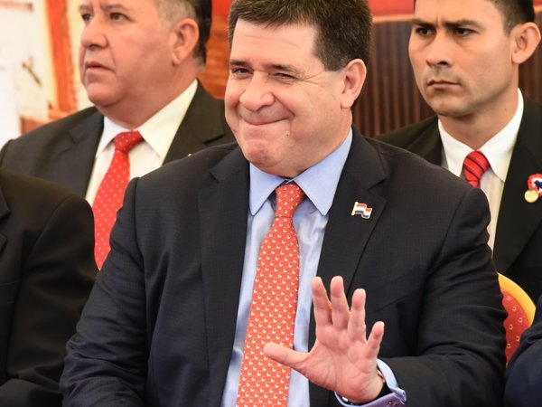 Jueza pide que Fiscalía investigue a Cartes por no declarar en caso Messer | Paraguay en Noticias
