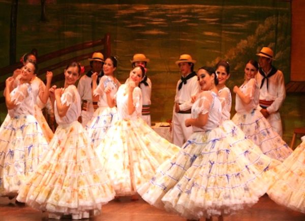 Música y danza “Asaje rire”