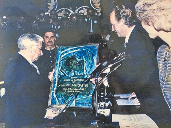 Un día como hoy pero de 1989, Augusto Roa Bastos recibía el Premio Cervantes » Ñanduti