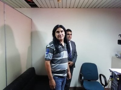 Jueza sobresee a vocalista de The Fenders
