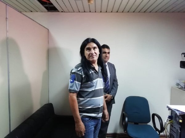 Jueza sobresee a vocalista de The Fenders