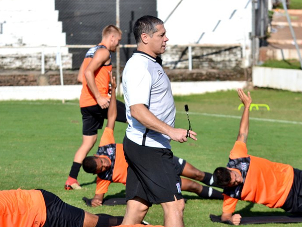 Santaní presentó a Pablo Caballero