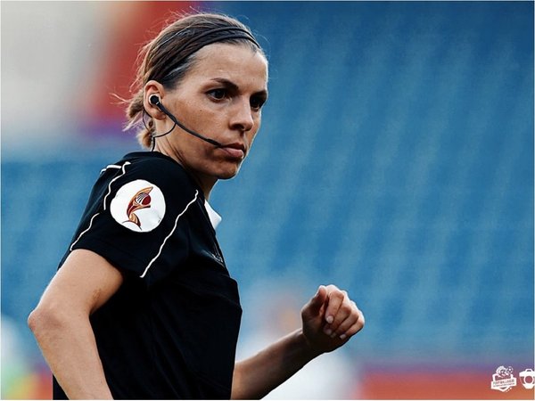 Una mujer arbitrará por vez primera un partido de la 'Ligue 1'
