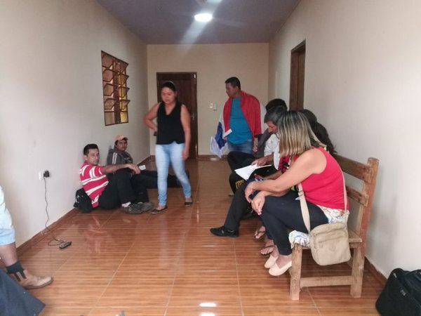 Fiscalía ordena detención de dos concejales por manifestarse en la institución » Ñanduti