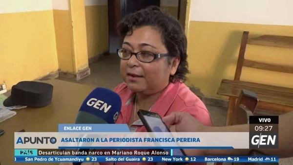 HOY / Le arrebatan cartera y celular: a metros de comandancia de la policía asaltan a periodista