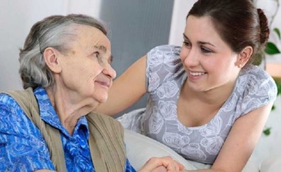 Cuidadores de personas vulnerables deben contar con la antigripal