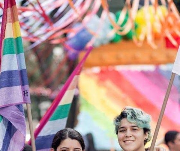 HOY / Conductora de radio y Tv se casa en Argentina: "No es fácil salir del clóset en Paraguay"