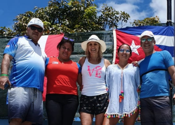 HOY / Paraguayos van a competir en un torneo de natación en Cuba