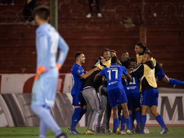 Emelec acaricia la clasificación y deja fuera a Huracán