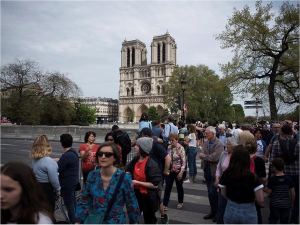 Lonas recubrirán Notre Dame de París para protegerla de la lluvia