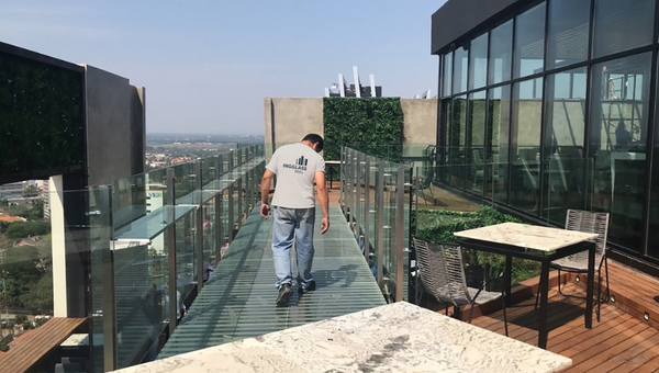Ingglass está colocando más de 220 toneladas de aluminio y 18.000 m2 de superficies vidriadas