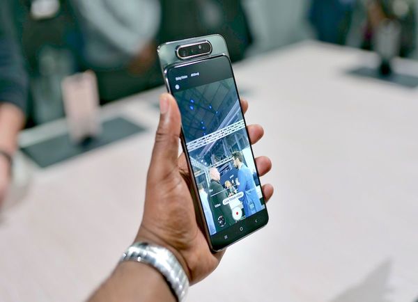 El Samsung Galaxy A80 tiene cámara reversible
