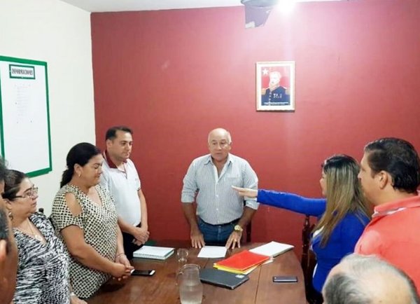 Critican el juramento de una concejala - Edicion Impresa - ABC Color