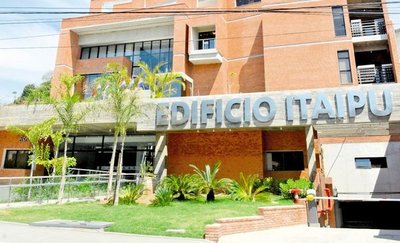 Itaipú gastó unos G. 4.000 millones solo en uniformes - Edicion Impresa - ABC Color