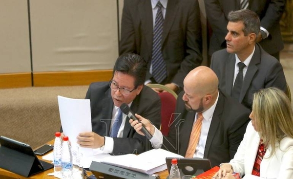 HOY / Hoy se define la suerte del contralor: no habría votos para rajarlo