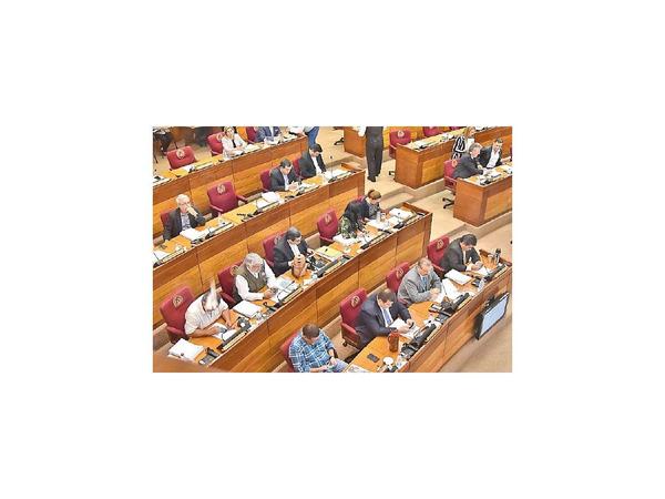 Buzarquis y Amarilla separan sus curules tras discusión