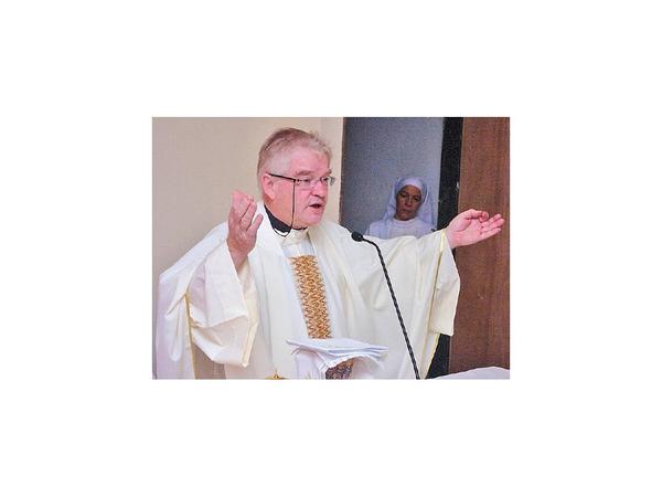 Padre Trento, en cuidados intensivos, en un sanatorio