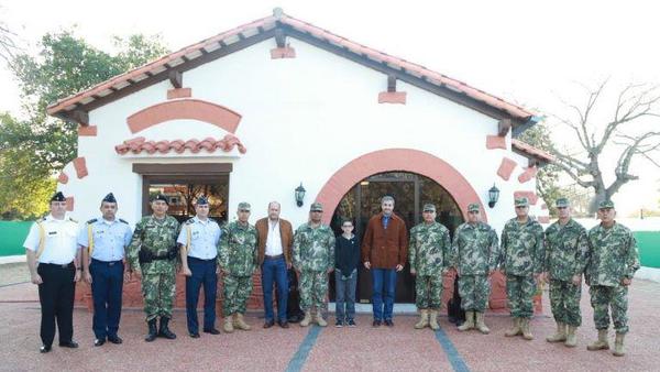 Abdo Benítez: Agradezco la posibilidad de mostrarle a mi hijo el orgullo que sentimos de nuestras FFAA | Paraguay en Noticias