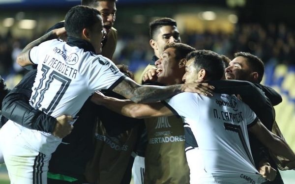 Olimpia clasifica a octavos de final
