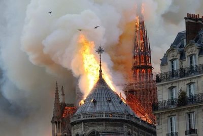 La policía halló colillas en los andamios donde surgió el fuego de Notre Dame | .::Agencia IP::.
