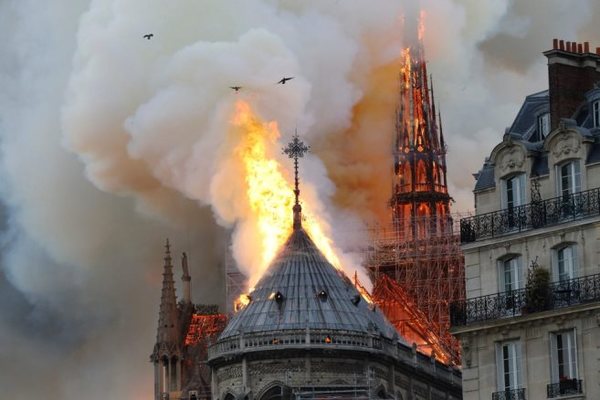La policía halló colillas en los andamios donde surgió el fuego de Notre Dame | .::Agencia IP::.