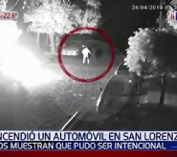 Incendian automóvil en San Lorenzo  - Paraguay.com